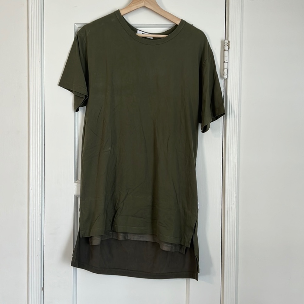Men’s street wear tee shirt.